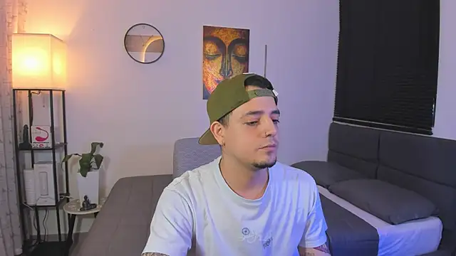 Snapshot of alejandro_calderon1 chatting on July 19, 2026, 4:54 am alejandro calderon1 online show from July 19, 2026, 4:54 am