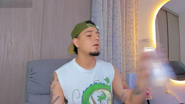 alejandro calderon1 online show from November 18, 2025, 2:38 am