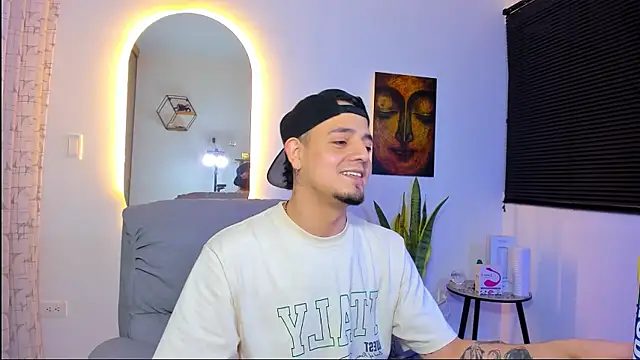 alejandro calderon1 online show from January 14, 2026, 4:27 am