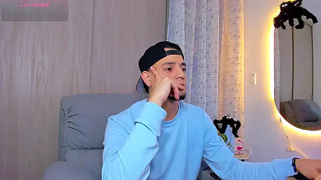 alejandro calderon1 online show from October 15, 2025, 4:55 am