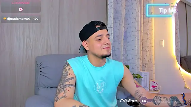 alejandro calderon1 online show from October 3, 2025, 3:52 am