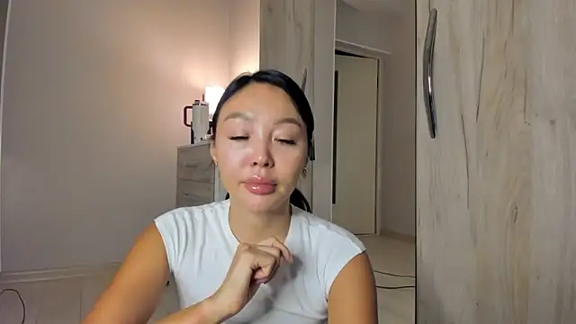 keiko hot online show from April 8, 2026, 10:44 pm