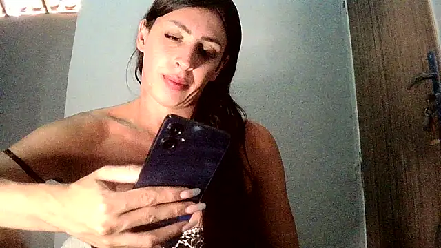 AlexiaDuucan online show from September 22, 2025, 1:39 pm