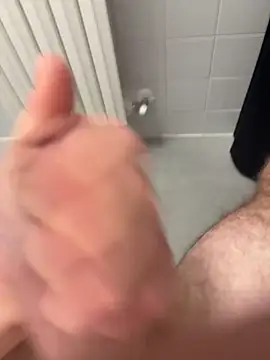 MagicKenzo99 online show from October 18, 2025, 4:42 pm