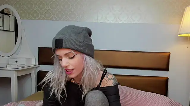 KatniseBabe online show from September 24, 2025, 6:53 am