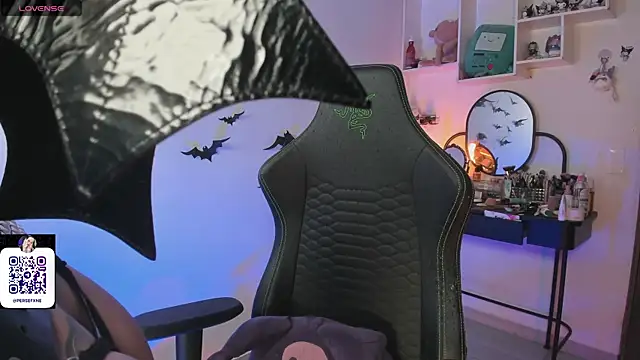 damnliciousss online show from November 11, 2025, 11:42 pm