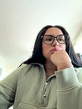 MeghanXO online show from October 1, 2025, 1:04 pm