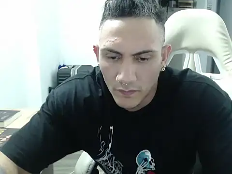 Snapshot of xxxtreme_master7 chatting on December 3, 2025, 12:23 am xxxtreme master7 online show from December 3, 2025, 12:23 am