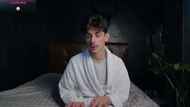 DanielCrush1 online show from November 16, 2025, 1:38 pm