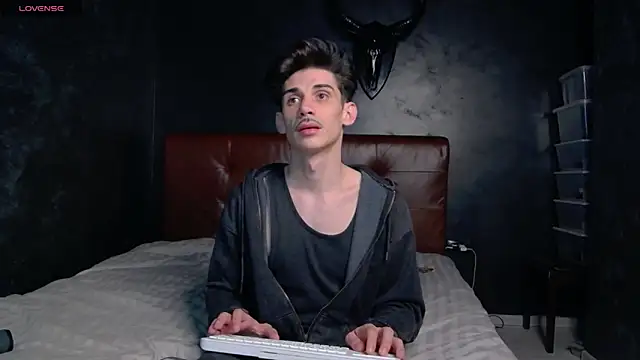 DanielCrush1 online show from April 30, 2026, 7:43 pm