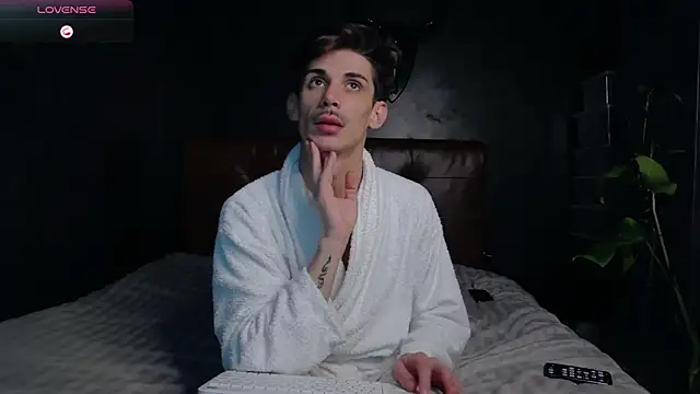 DanielCrush1 online show from November 19, 2025, 5:13 pm