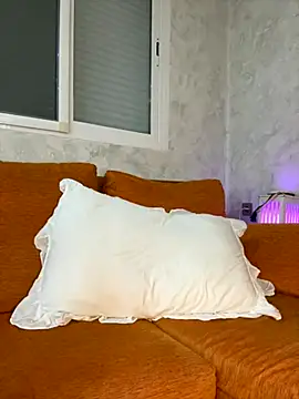 KarlaLuar  online show from November 18, 2025, 10:13 pm