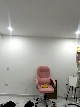 Snapshot of stormyy_ chatting on October 24, 2025, 12:20 am stormyy online show from October 24, 2025, 12:20 am