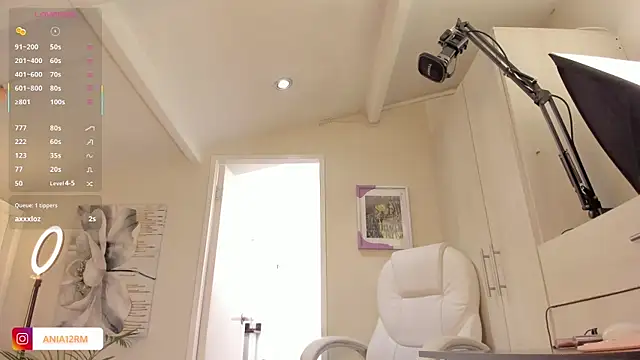 catalinasaiz online show from October 18, 2025, 2:19 pm