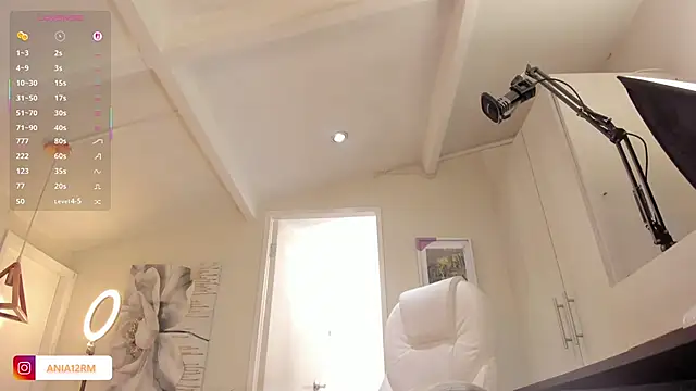 catalinasaiz online show from September 20, 2025, 3:17 pm