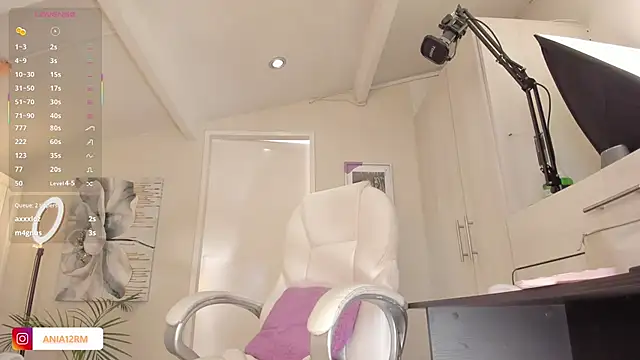 catalinasaiz online show from October 19, 2025, 1:58 pm