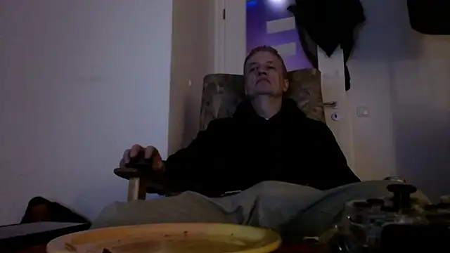 Snapshot of Cordt27 chatting on May 6, 2026, 7:51 pm Cordt27 online show from May 6, 2026, 7:51 pm