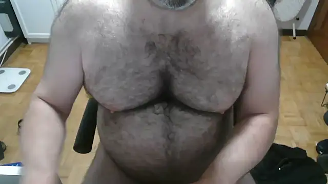 mikeyhotbear online show from July 17, 2026, 4:43 am