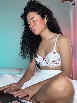 GabriSaenz online show from March 17, 2025, 5:16 pm