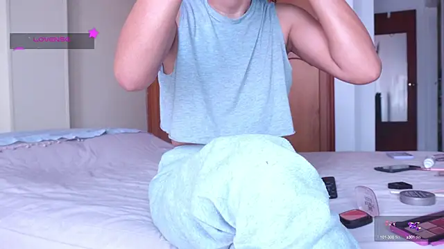 GabriSaenz online show from October 15, 2025, 12:57 pm