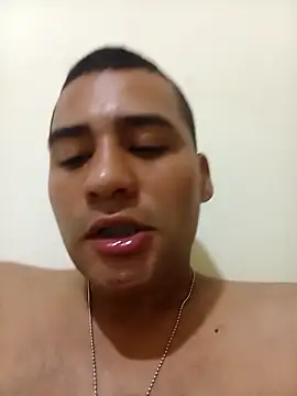 Snapshot of EISONREINA11 chatting on November 30, 2025, 12:33 am EISONREINA11 online show from November 30, 2025, 12:33 am
