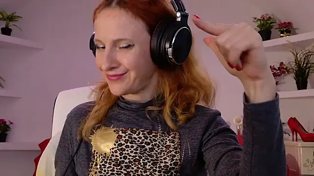 Simabigsmile online show from September 18, 2025, 6:33 pm