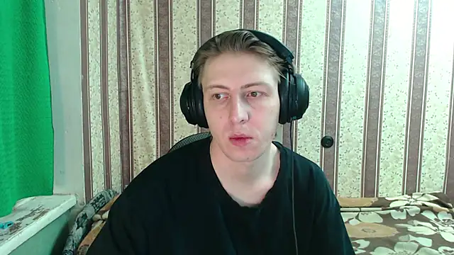 darienlarge online show from October 22, 2025, 3:39 am