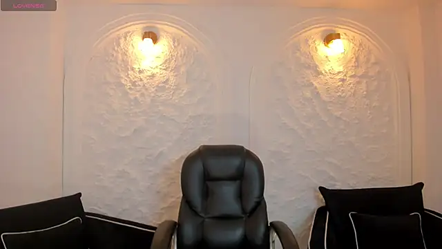 ErikaBenz  online show from October 10, 2025, 8:31 pm