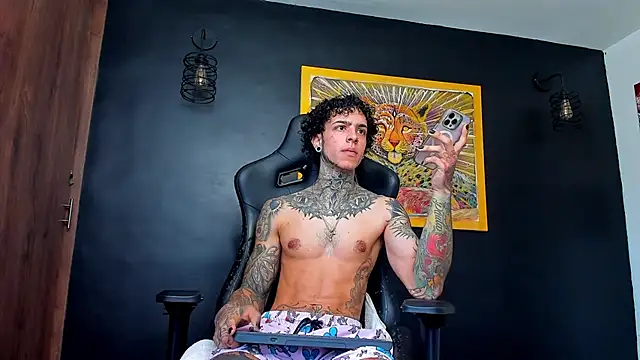 Snapshot of Aron_ford chatting on March 8, 2025, 4:39 pm Aron ford online show from March 8, 2025, 4:39 pm