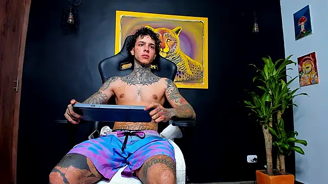 Snapshot of Aron_ford chatting on January 28, 2025, 1:39 am Aron ford online show from January 28, 2025, 1:39 am