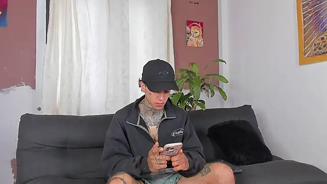 Snapshot of Aron_ford chatting on October 3, 2025, 1:12 pm Aron ford online show from October 3, 2025, 1:12 pm