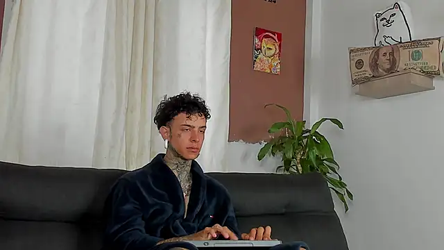 Snapshot of Aron_ford chatting on October 23, 2025, 12:04 pm Aron ford online show from October 23, 2025, 12:04 pm