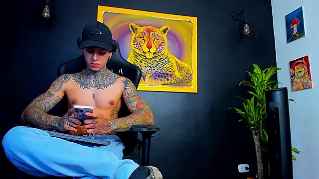 Snapshot of Aron_ford chatting on January 17, 2025, 10:34 pm Aron ford online show from January 17, 2025, 10:34 pm