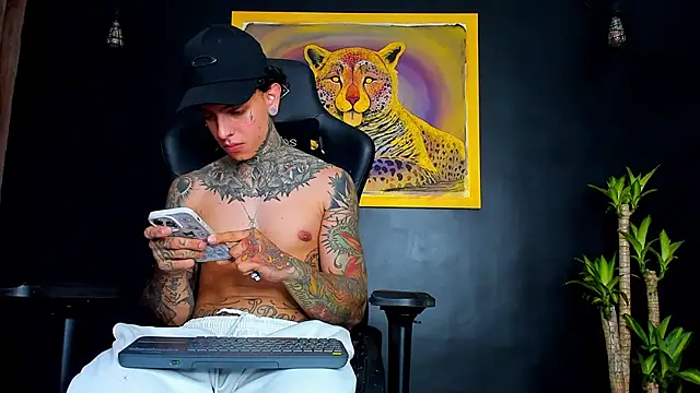 Snapshot of Aron_ford chatting on December 16, 2024, 8:48 pm Aron ford online show from December 16, 2024, 8:48 pm