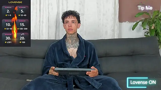 Snapshot of Aron_ford chatting on October 15, 2025, 7:49 am Aron ford online show from October 15, 2025, 7:49 am