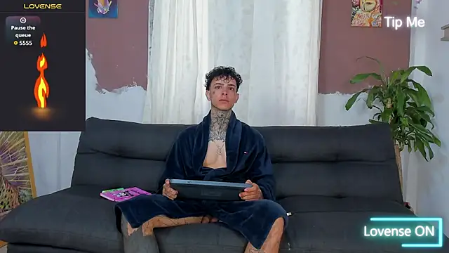 Snapshot of Aron_ford chatting on October 14, 2025, 12:50 pm Aron ford online show from October 14, 2025, 12:50 pm