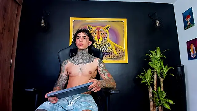 Snapshot of Aron_ford chatting on January 8, 2025, 8:39 pm Aron ford online show from January 8, 2025, 8:39 pm