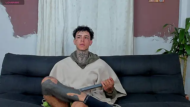 Snapshot of Aron_ford chatting on October 11, 2025, 11:22 am Aron ford online show from October 11, 2025, 11:22 am