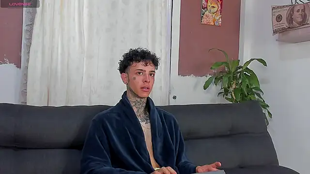 Snapshot of Aron_ford chatting on October 16, 2025, 12:02 pm Aron ford online show from October 16, 2025, 12:02 pm