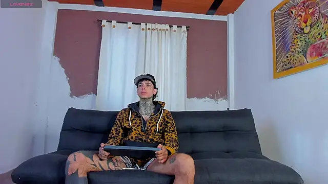 Snapshot of Aron_ford chatting on September 29, 2025, 12:33 pm Aron ford online show from September 29, 2025, 12:33 pm