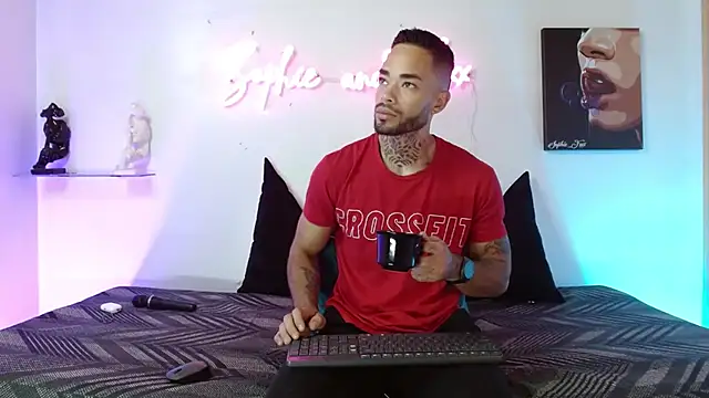 SophieFoxx17 online show from April 21, 2026, 12:01 pm