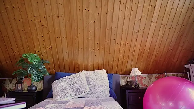 TessaWinter online show from September 12, 2025, 1:55 pm