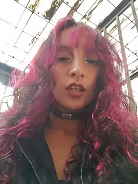 Snapshot of _Laary chatting on February 7, 2026, 10:18 pm Laary online show from February 7, 2026, 10:18 pm