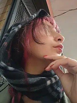 Snapshot of _Laary chatting on December 18, 2025, 8:23 pm Laary online show from December 18, 2025, 8:23 pm