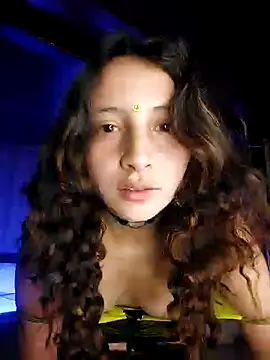 Snapshot of _Laary chatting on December 19, 2024, 10:53 pm Laary online show from December 19, 2024, 10:53 pm