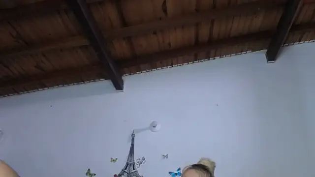 Nicolle Milf online show from November 29, 2025, 6:19 pm