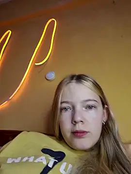 Snapshot of -veranito- chatting on March 11, 2025, 3:04 am -veranito- online show from March 11, 2025, 3:04 am