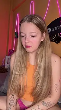 -veranito- online show from April 17, 2026, 3:09 am