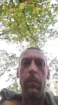 Snapshot of LuckyLefty79 chatting on October 1, 2025, 11:30 pm LuckyLefty79 online show from October 1, 2025, 11:30 pm