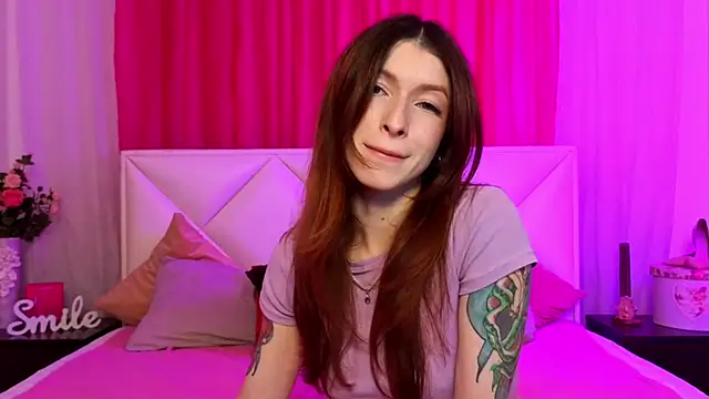 WildRedBerry online show from December 3, 2025, 9:42 am